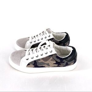 Lust 4 Life Women's Camo Canvas Sneakers - 6